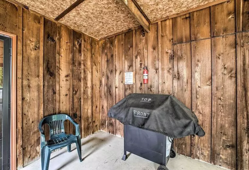 Pine Lodge Cabin  On 450 Acres In Ozark Mountains