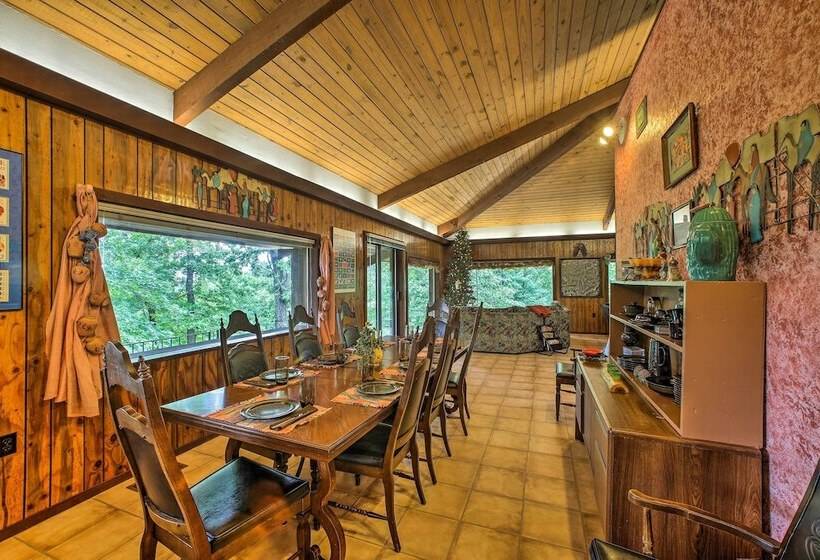 Pine Lodge Cabin  On 450 Acres In Ozark Mountains