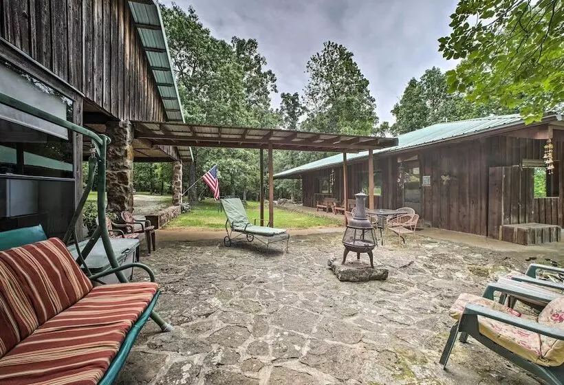 Pine Lodge Cabin  On 450 Acres In Ozark Mountains