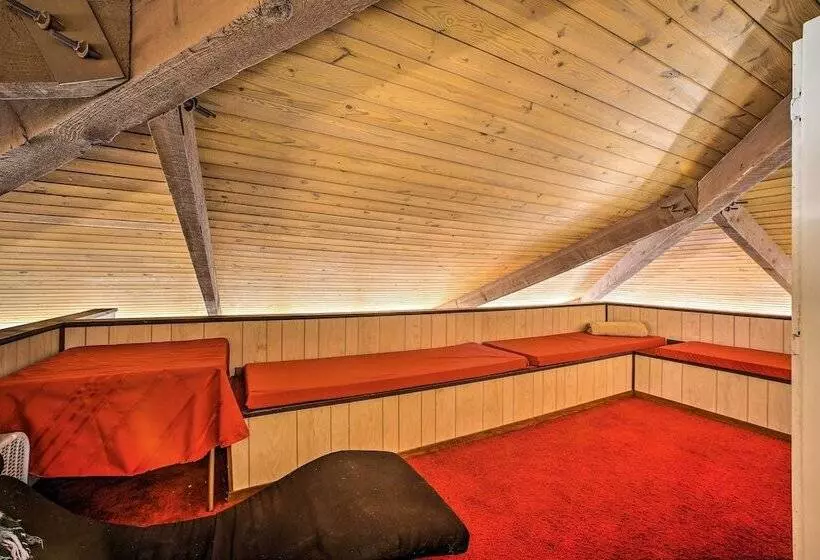 Pine Lodge Cabin  On 450 Acres In Ozark Mountains