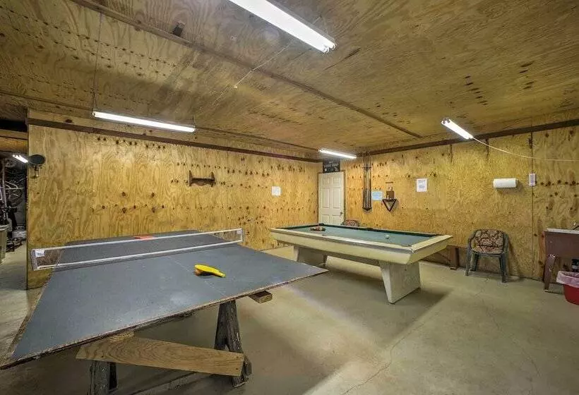 Pine Lodge Cabin  On 450 Acres In Ozark Mountains