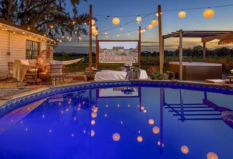 Plant City Home & Guest House W/ Outdoor Pool!
