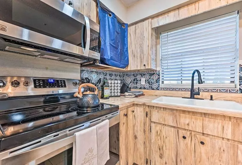 Plant City Home & Guest House W/ Outdoor Pool!