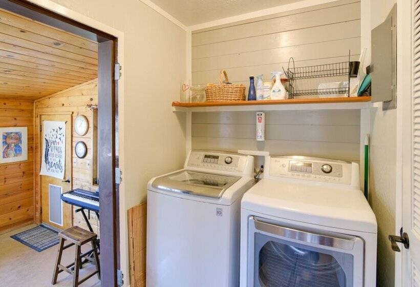 Quiet Challenge Brownsville Home Near Collins Lake