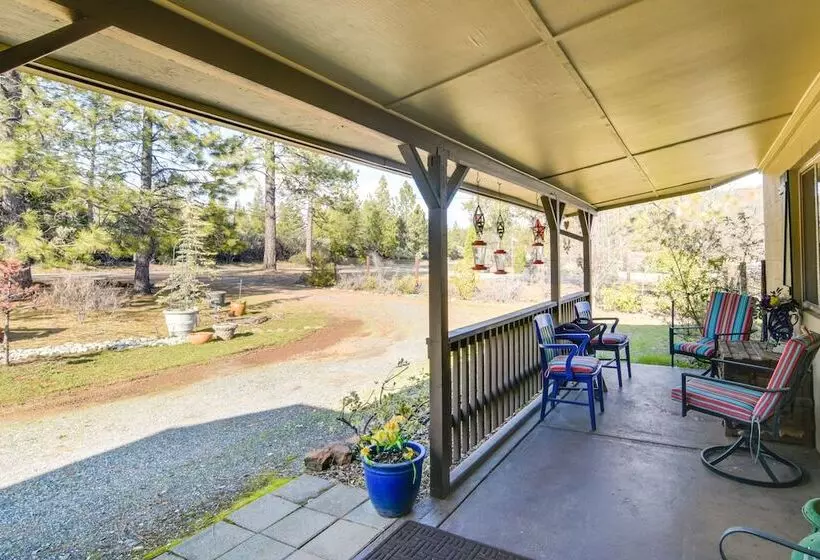 Quiet Challenge Brownsville Home Near Collins Lake