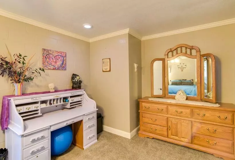 Quiet Challenge Brownsville Home Near Collins Lake