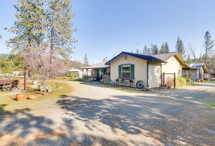 Quiet Challenge Brownsville Home Near Collins Lake