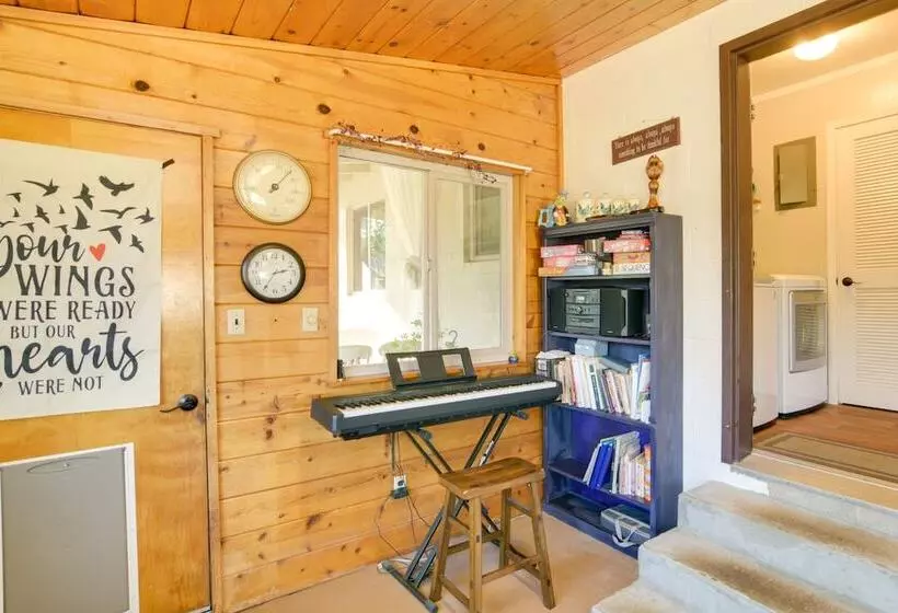 Quiet Challenge Brownsville Home Near Collins Lake