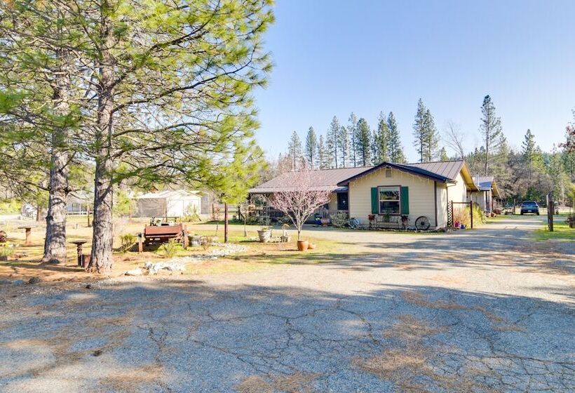 Quiet Challenge Brownsville Home Near Collins Lake