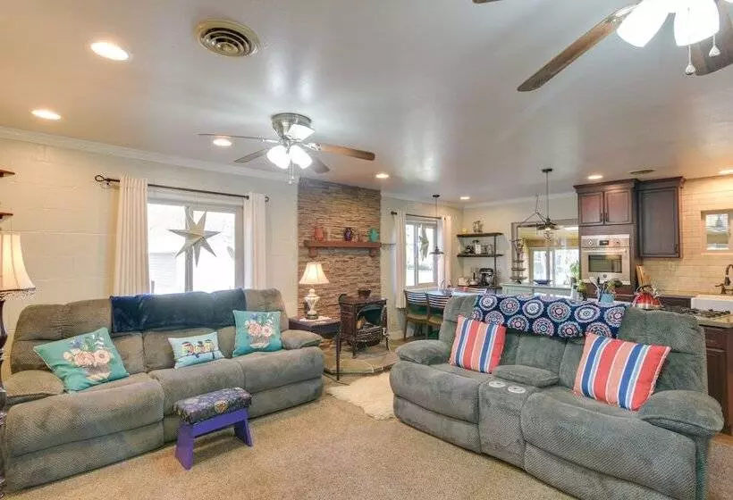 Quiet Challenge Brownsville Home Near Collins Lake