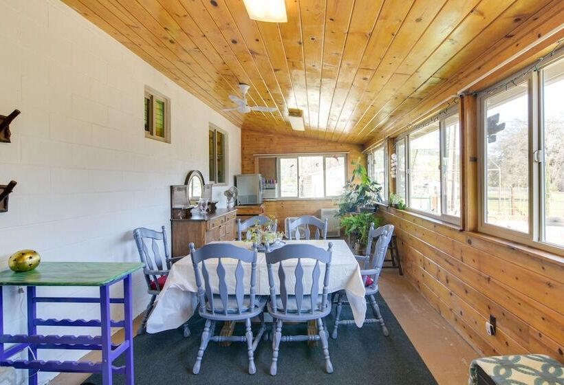 Quiet Challenge Brownsville Home Near Collins Lake