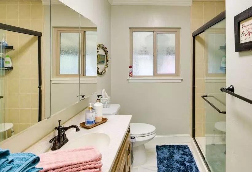 Quiet Challenge Brownsville Home Near Collins Lake