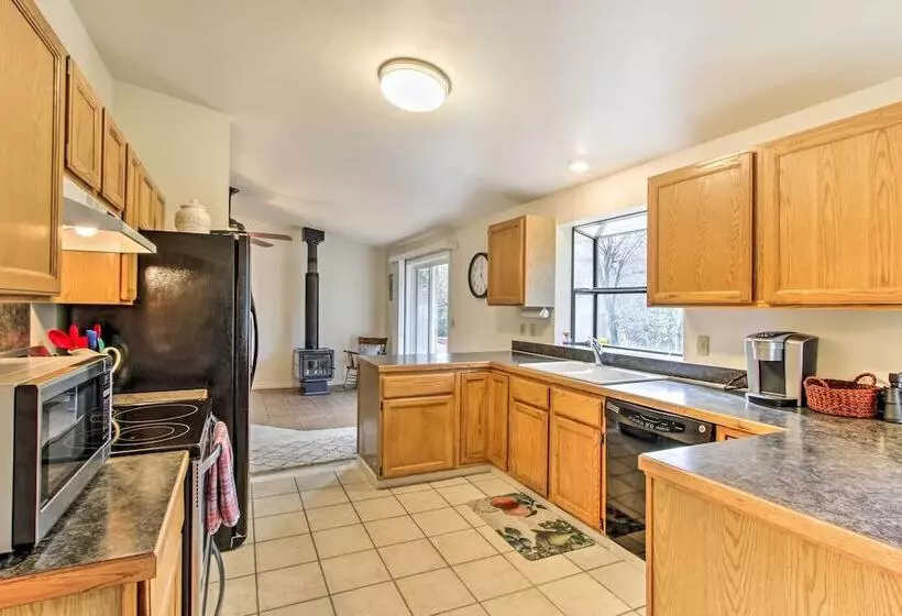 Quiet Lakefront Olympia Home W/ Dock On Half Acre