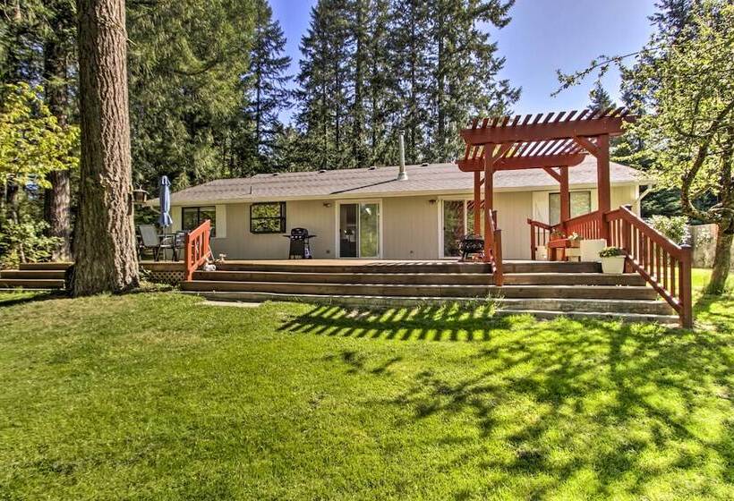 Quiet Lakefront Olympia Home W/ Dock On Half Acre