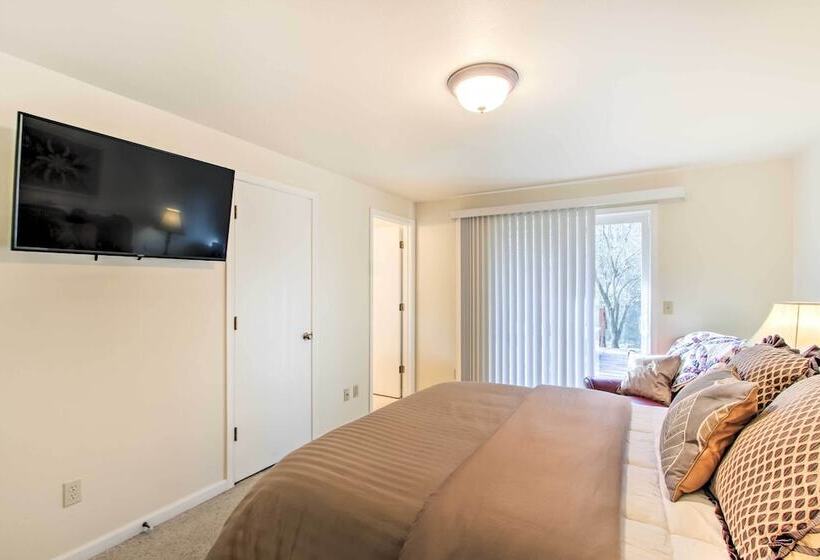 Quiet Lakefront Olympia Home W/ Dock On Half Acre