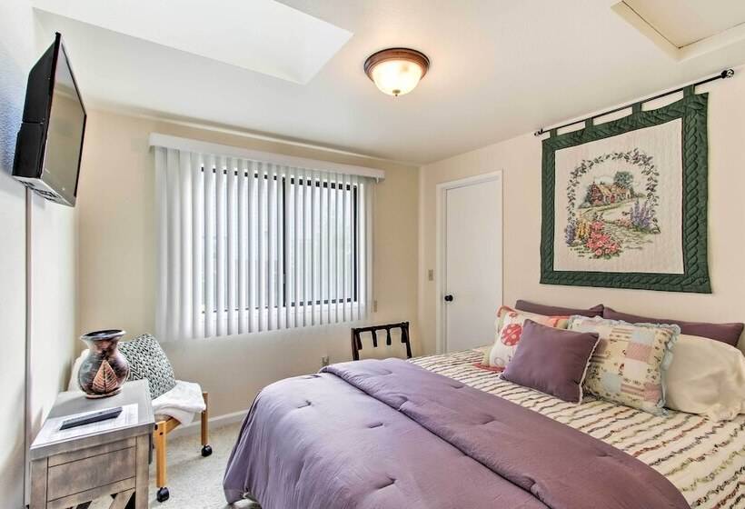 Quiet Lakefront Olympia Home W/ Dock On Half Acre