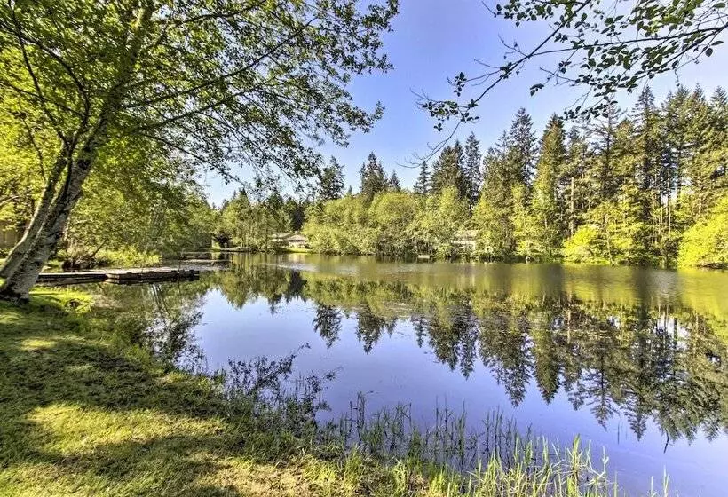 Quiet Lakefront Olympia Home W/ Dock On Half Acre