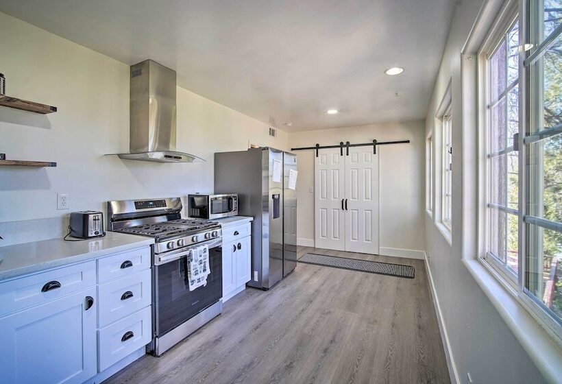 Relaxing Lake Arrowhead Home ~ 1 Mi To Lake!