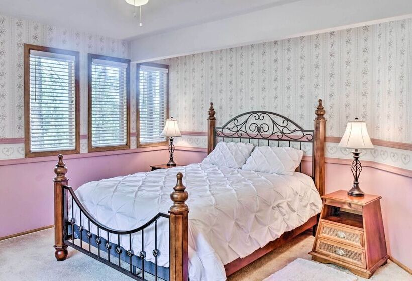 Scenic Woodland Park Hideaway W/ Wraparound Deck!