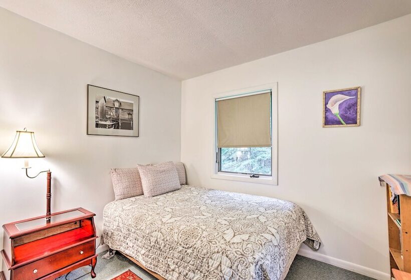 Secluded Bass Lake Cabin, 9 Mi. To Traverse City!