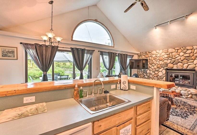 Secluded Bass Lake Cabin, 9 Mi. To Traverse City!