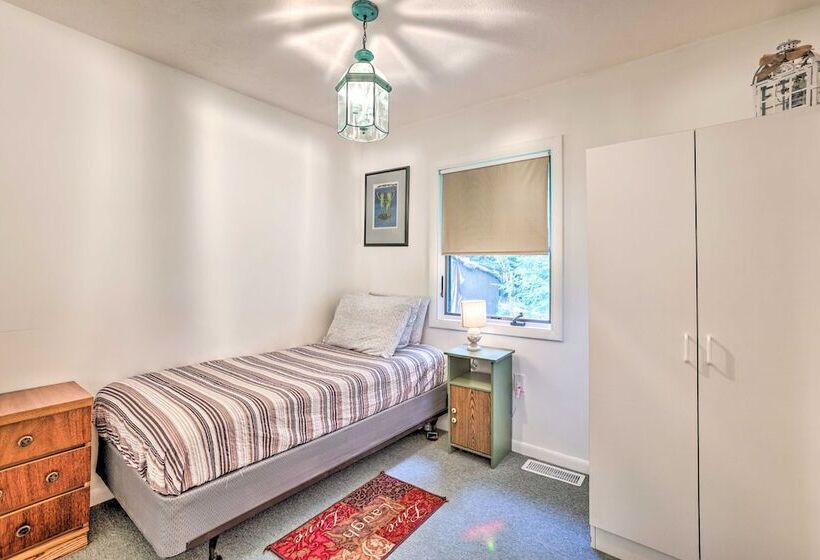 Secluded Bass Lake Cabin, 9 Mi. To Traverse City!