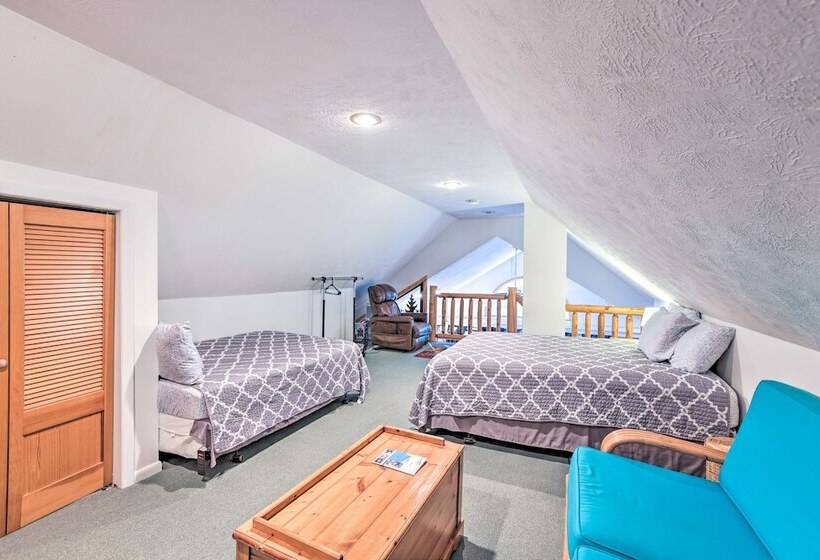 Secluded Bass Lake Cabin, 9 Mi. To Traverse City!