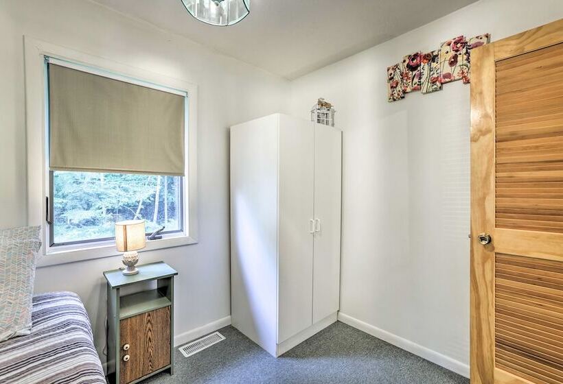 Secluded Bass Lake Cabin, 9 Mi. To Traverse City!