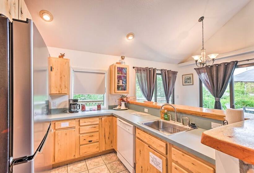 Secluded Bass Lake Cabin, 9 Mi. To Traverse City!