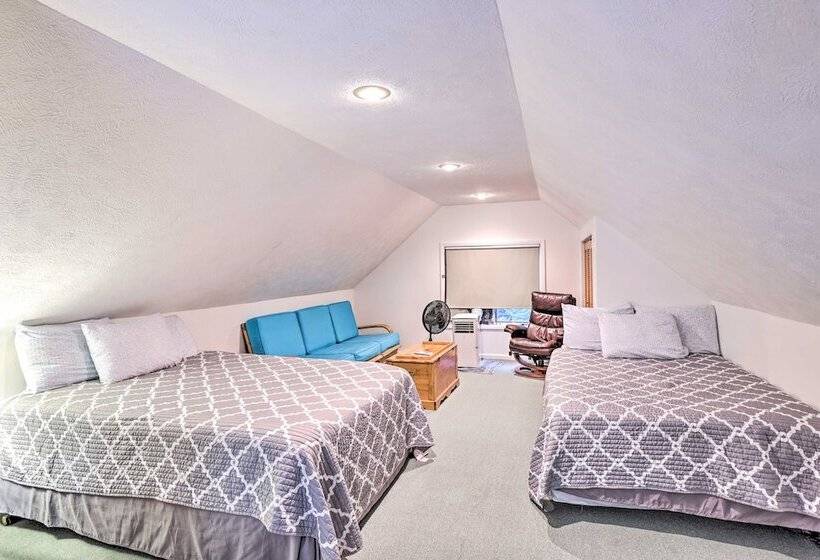 Secluded Bass Lake Cabin, 9 Mi. To Traverse City!