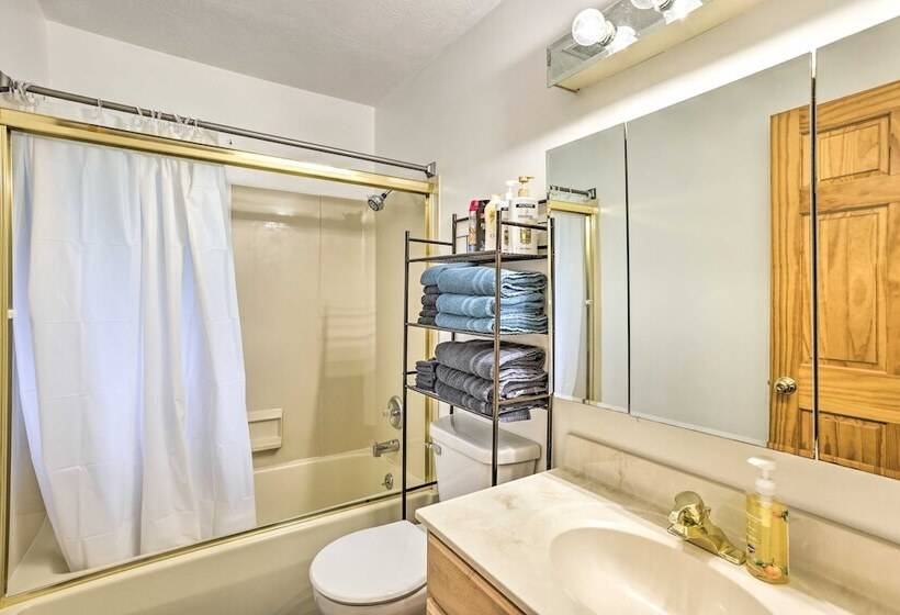 Secluded Bass Lake Cabin, 9 Mi. To Traverse City!