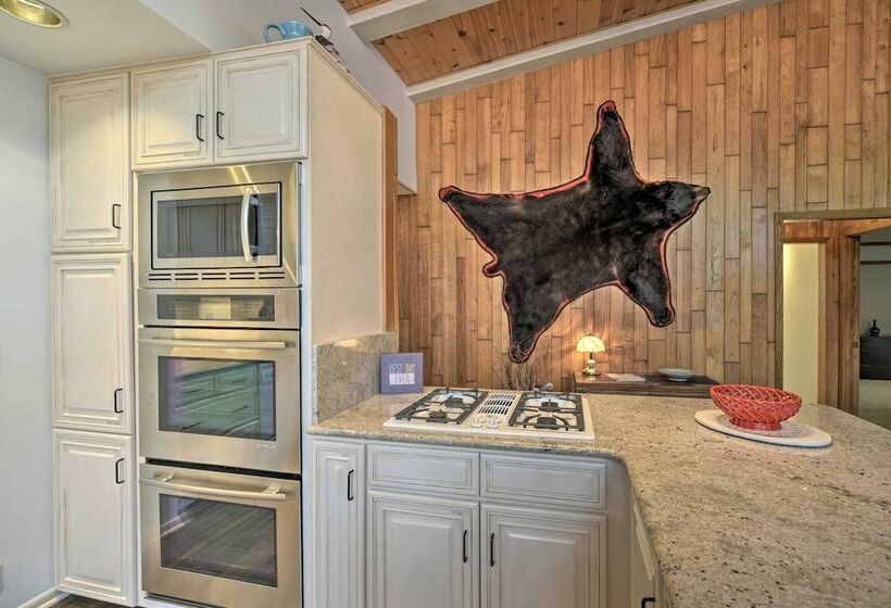 Spacious Danbury Home W/ Direct Lake Access!