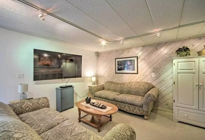 Spacious Danbury Home W/ Direct Lake Access!