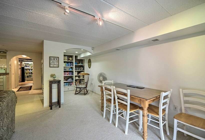 Spacious Danbury Home W/ Direct Lake Access!