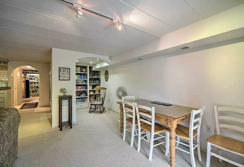 Spacious Danbury Home W/ Direct Lake Access!