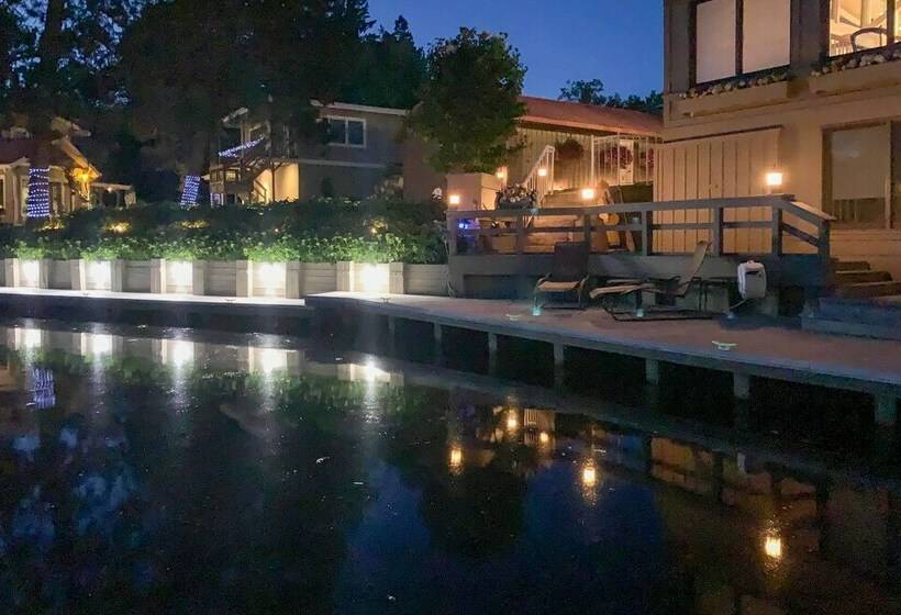 Spacious Danbury Home W/ Direct Lake Access!