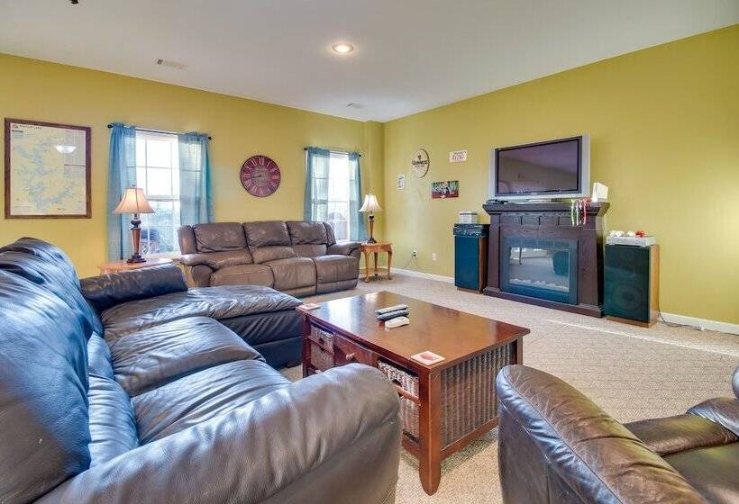 Spacious Family Home W/ Norfork Lake Views!