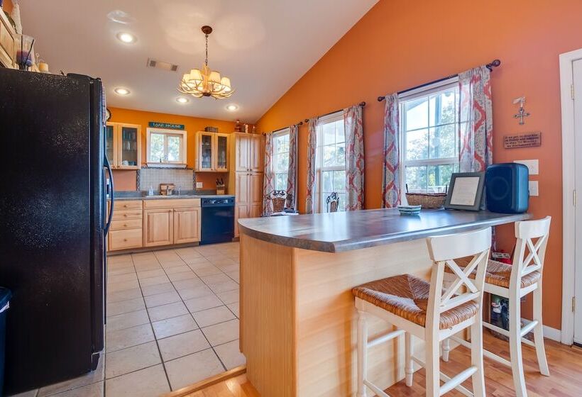 Spacious Family Home W/ Norfork Lake Views!