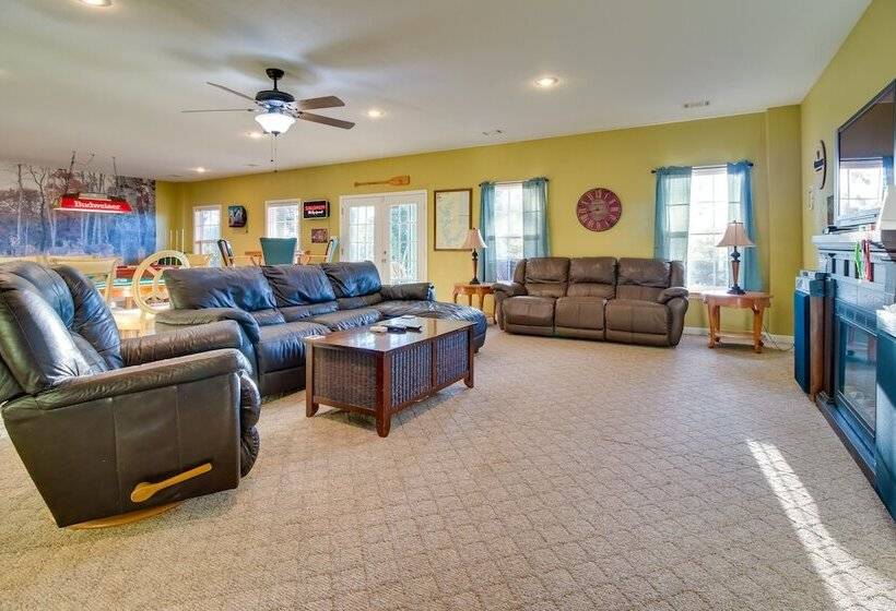 Spacious Family Home W/ Norfork Lake Views!