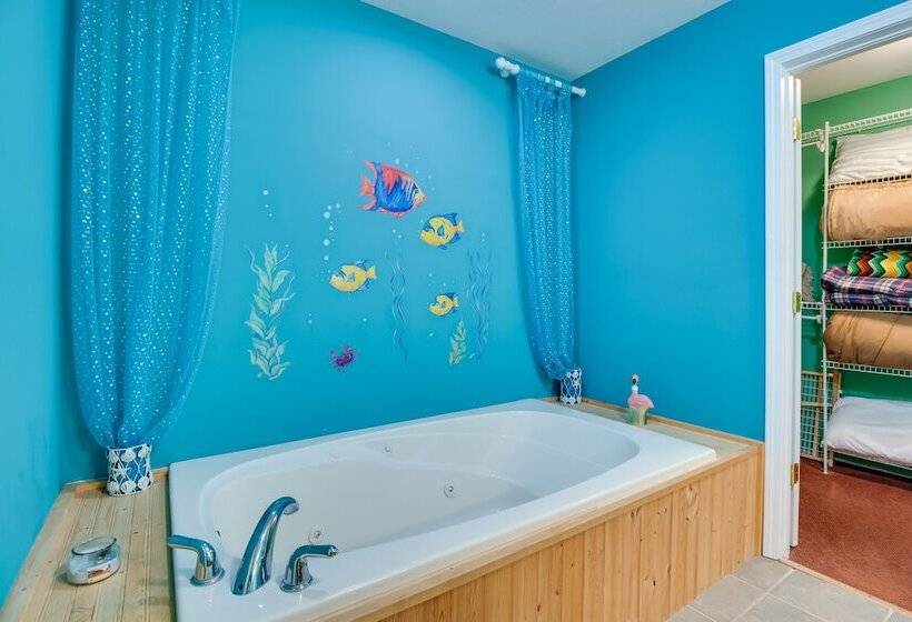 Spacious Family Home W/ Norfork Lake Views!