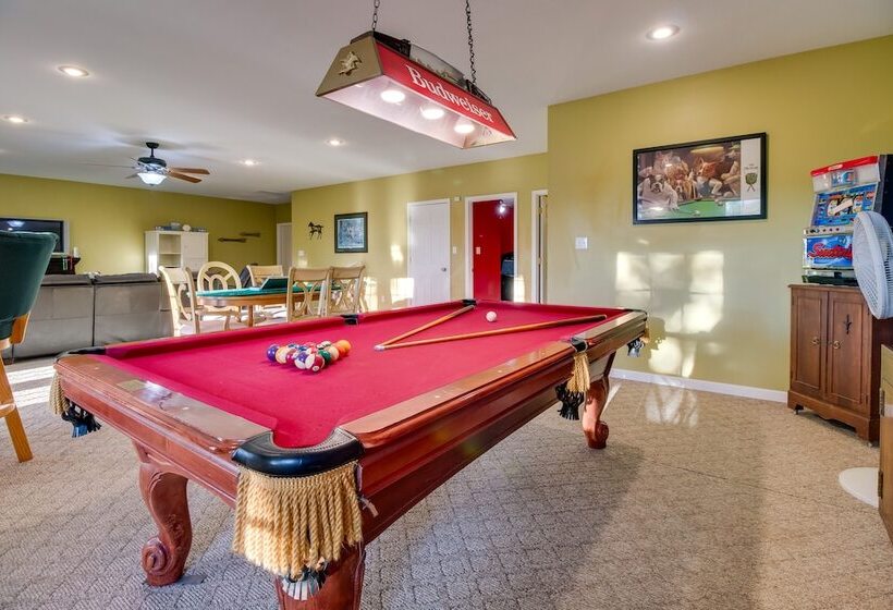 Spacious Family Home W/ Norfork Lake Views!