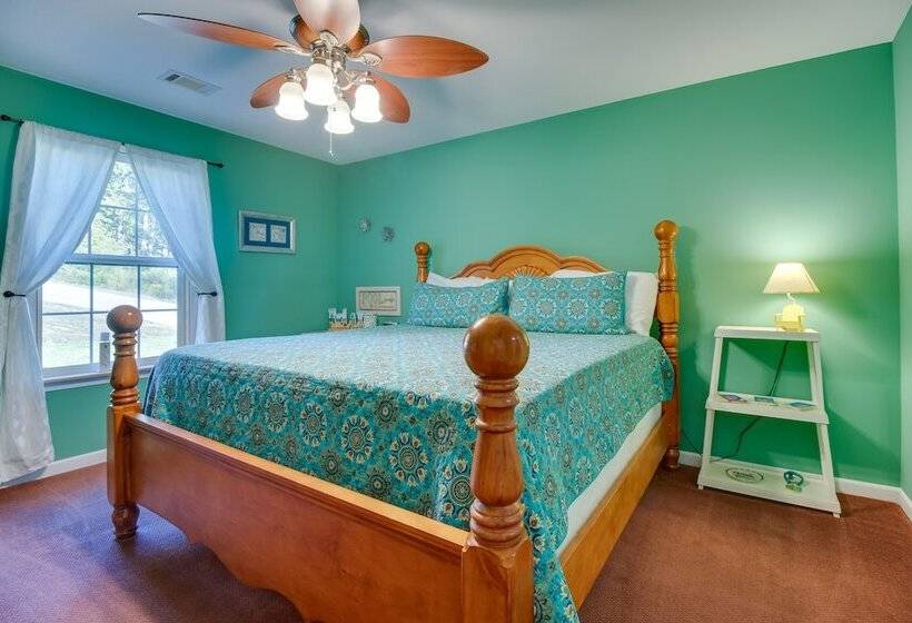 Spacious Family Home W/ Norfork Lake Views!