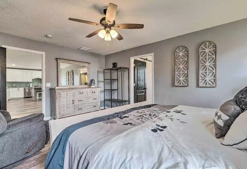 Spacious Home W/ Sunroom, 15 Mi To Pensacola!