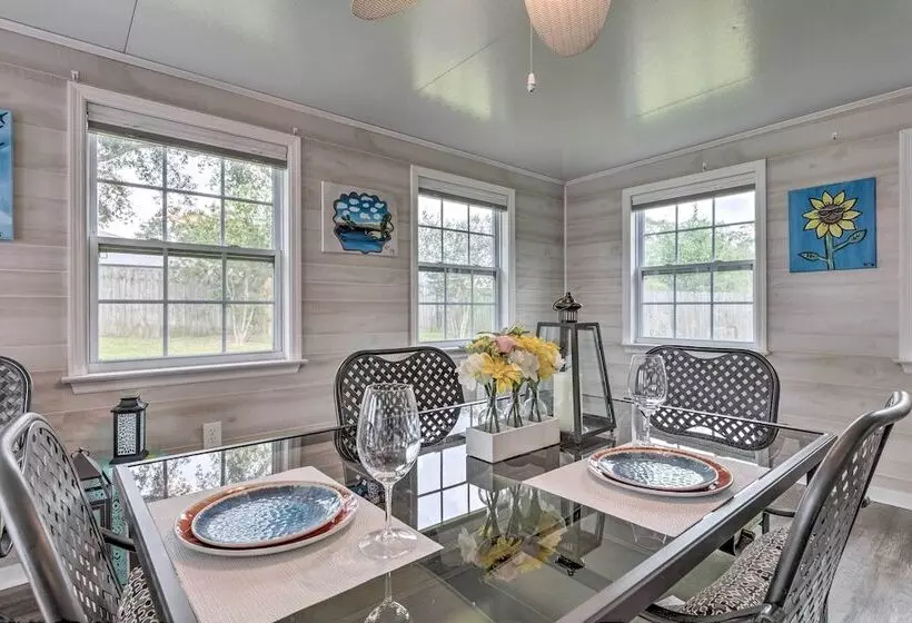 Spacious Home W/ Sunroom, 15 Mi To Pensacola!