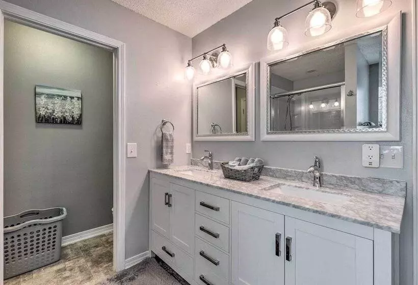 Spacious Home W/ Sunroom, 15 Mi To Pensacola!