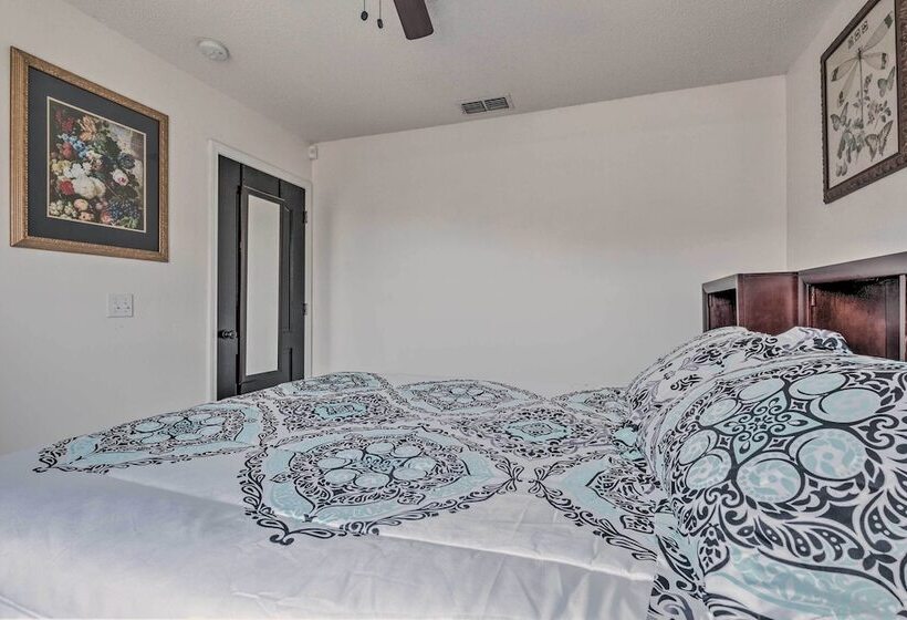 Spacious Home W/ Sunroom, 15 Mi To Pensacola!