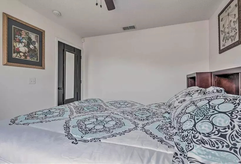 Spacious Home W/ Sunroom, 15 Mi To Pensacola!