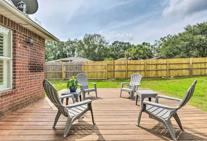 Spacious Home W/ Sunroom, 15 Mi To Pensacola!