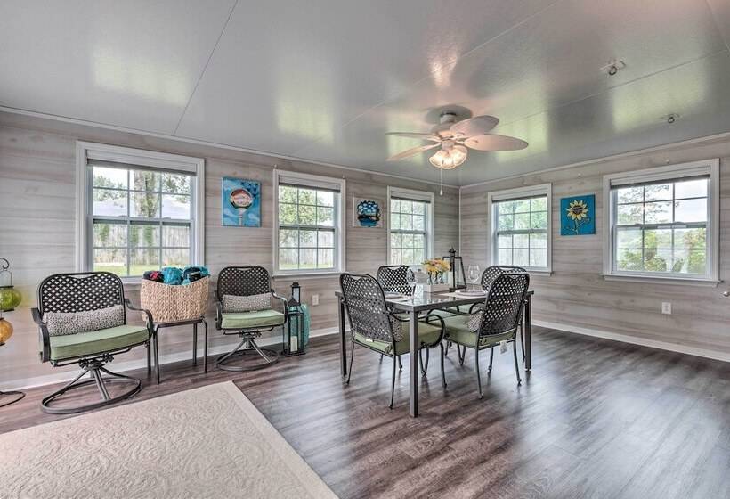 Spacious Home W/ Sunroom, 15 Mi To Pensacola!