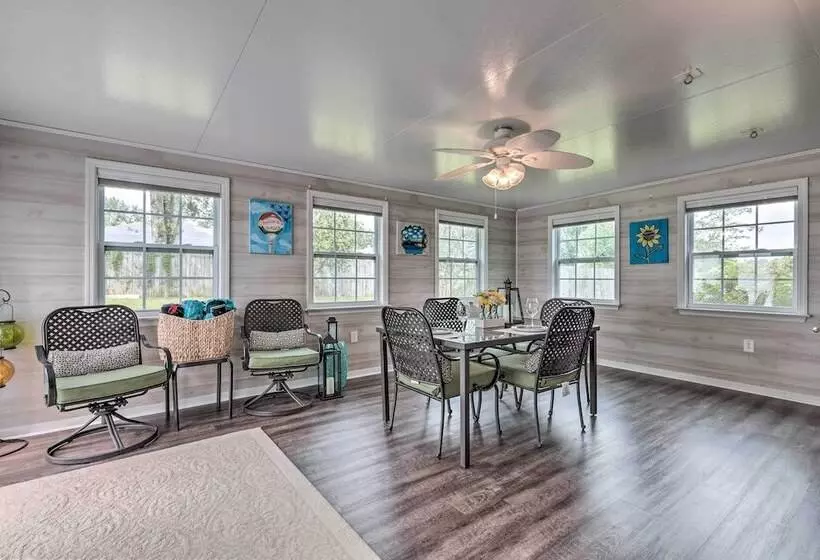 Spacious Home W/ Sunroom, 15 Mi To Pensacola!